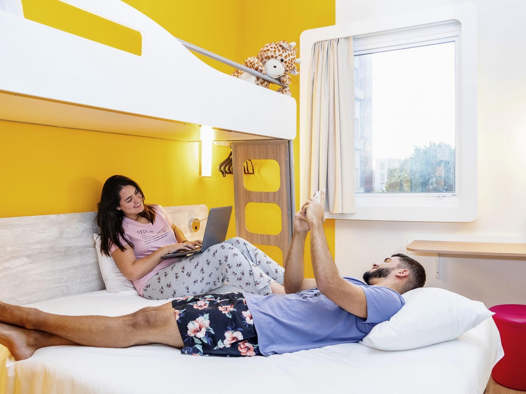 Standaard kamer, Meerdere bedden | Een bureau, verduisterende gordijnen, gratis wifi, beddengoed
