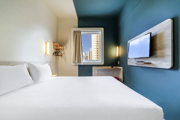 Classic Room, 1 Double Bed | Desk, blackout drapes, WiFi (free), bed sheets