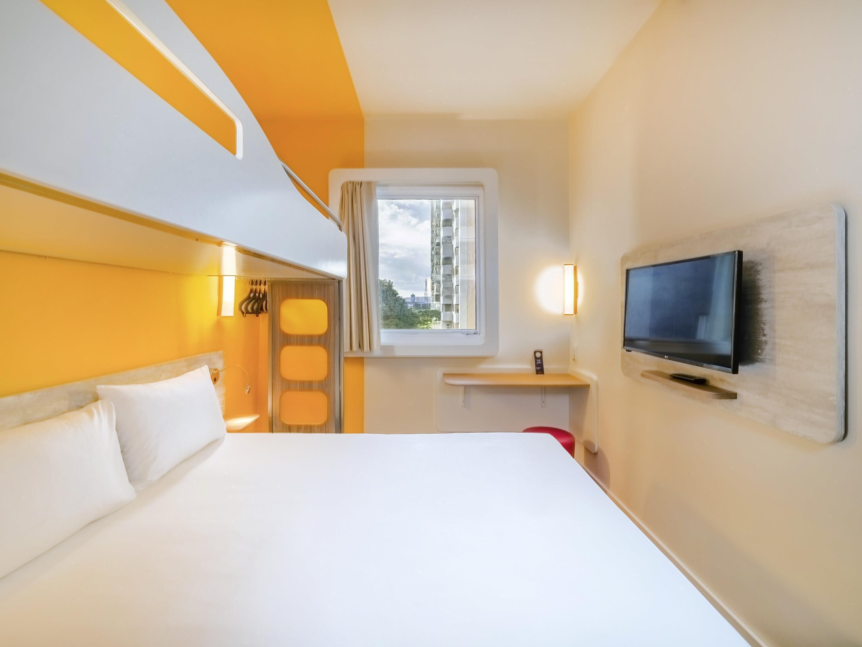 Bureau, rideaux occultants, Wi-Fi gratuit, draps fournis
