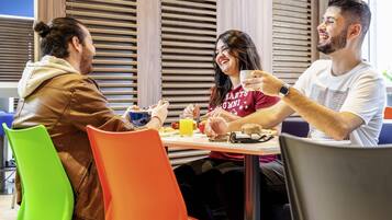 Daily buffet breakfast (BRL 42.00 per person)