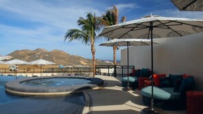 Outdoor spa tub - New MUST SEE Incredible Views Golf Beach Ocean 3Brm3 Bath Resort Amentities (Cabo San Lucas)