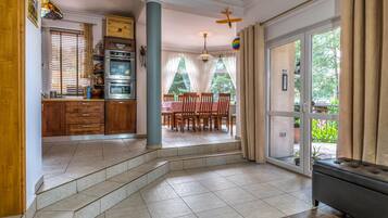 Grand réfrigérateur, plaque de cuisson