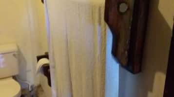 Economy Cottage, Garden View | Bathroom | Shower, free toiletries, slippers, towels