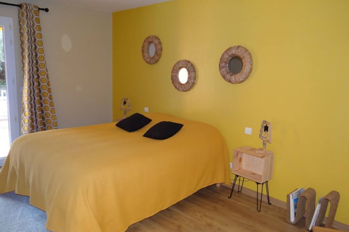 Suite Deluxe (Le Patio) | 2 habitaciones, ropa de cama de alta calidad y minibar