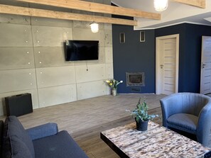 Apartment (13) | Living area | Flat-screen TV