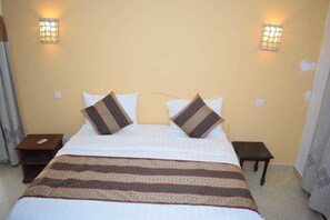 Familieleilighet, 2 soverom, strandutsikt | Individuelt innredet, wi-fi (inkludert) og sengetøy