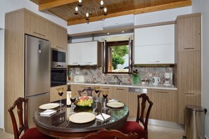 Kjøleskap, mikrobølgeovn, ovn og oppvaskmaskin