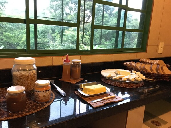 Free daily buffet breakfast