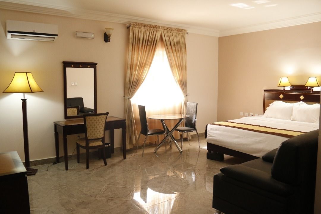 经典客房, 城市景观 | 高档床上用品、客房内保险箱、笔记本电脑工作区、免费 WiFi