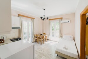 1 bedroom, iron/ironing board, internet, bed sheets
