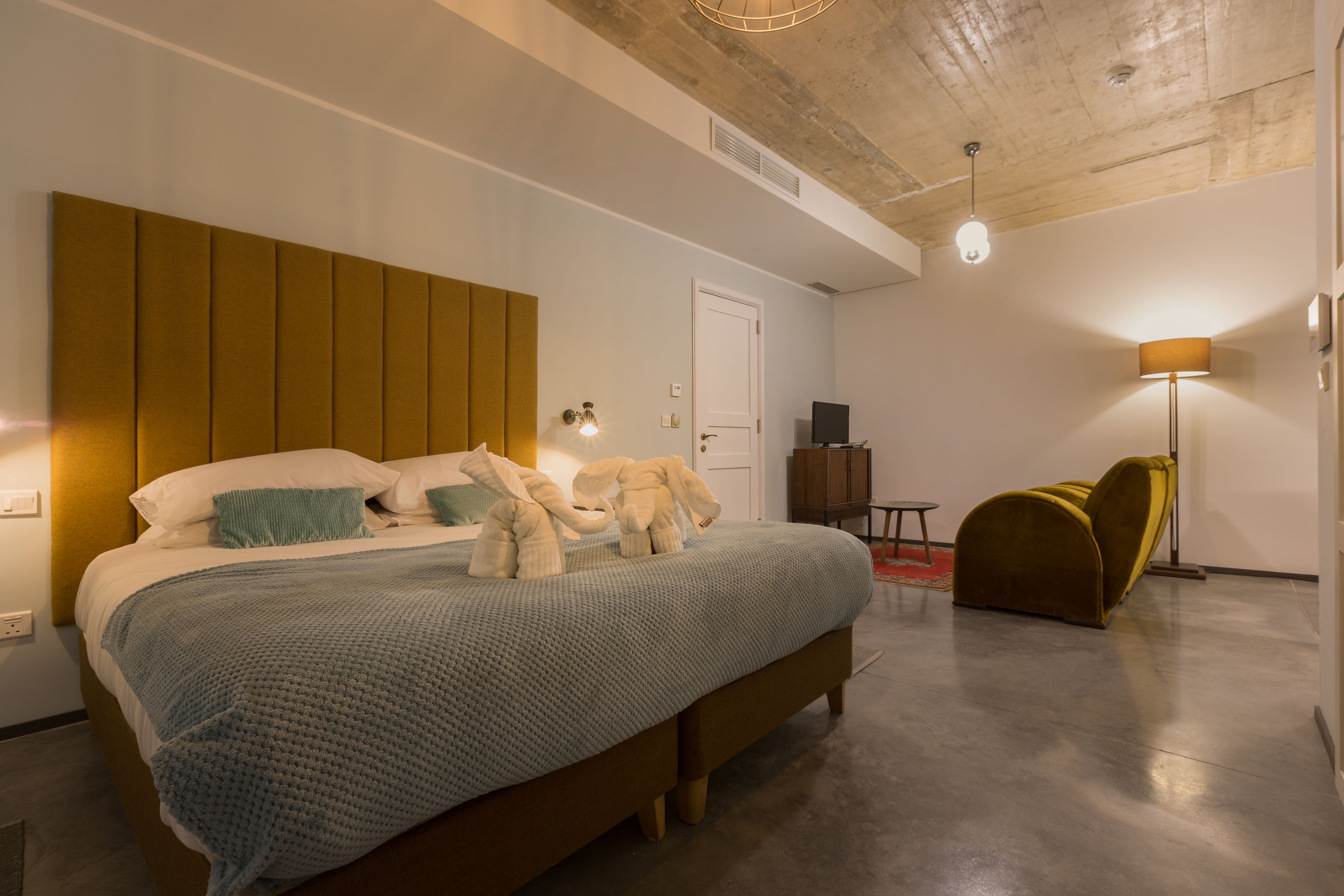 Superior Apartment | In-room safe, desk, blackout drapes, iron/ironing board