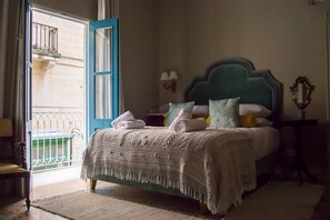 Studio | In-room safe, desk, blackout drapes, iron/ironing board