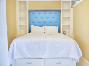 Deluxe studio suite | Blackout drapes, iron/ironing board, free WiFi, bed sheets - Deluxe appartment at Point village (Negril)