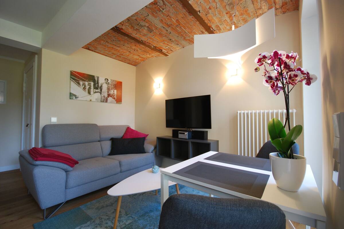 Apartamento (Wolke 7) | Zona de estar | Smart TV de 42 pulgadas con canales por satélite, una televisión
