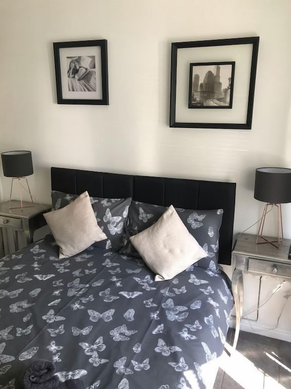 Deluxe House, Park View | Individually furnished, iron/ironing board, free WiFi, bed sheets