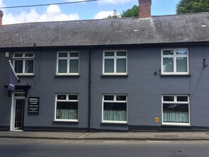 ด้านหน้าที่พัก