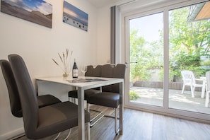 Appartement (Ebbe) | Dineren op de kamer