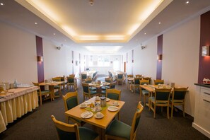 Dagelijks ontbijtbuffet (EUR 5 per persoon)