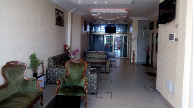Lobby sitting area - Aulnes Résidence Hôtel (Abomey-Calavi)