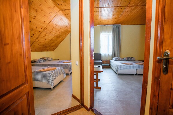 Habitación familiar | Wifi gratis y ropa de cama