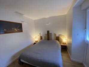 2 bedrooms, iron/ironing board, travel cot, WiFi
