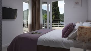 Luxury Apartment, Sea View | 2 bedrooms, desk, blackout curtains, soundproofing