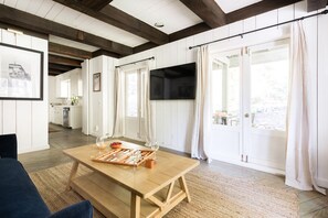 Smart TV, fireplace, table tennis, offices - Everett by AvantStay | 5mins to Palisades Tahoe! w/ HOT TUB (Tahoe City)