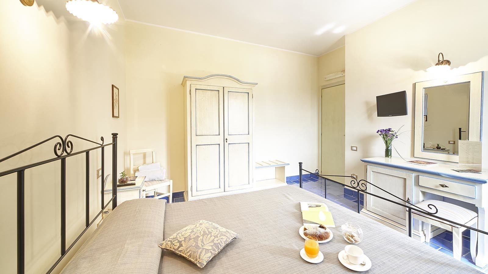 Chambre Double, vue jardin | Bureau, espace de travail pour ordinateur portable, Wi-Fi gratuit