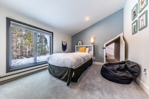 5 bedrooms, desk, iron/ironing board, free WiFi