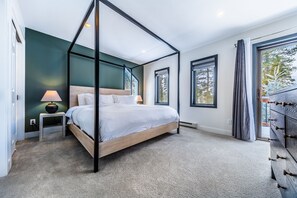 5 bedrooms, desk, iron/ironing board, free WiFi