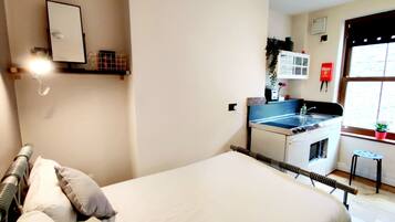 1 bedroom, iron/ironing board, free WiFi