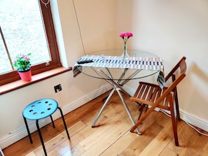 Apartment | Iron/ironing board, free WiFi - White's Row Resident (London)