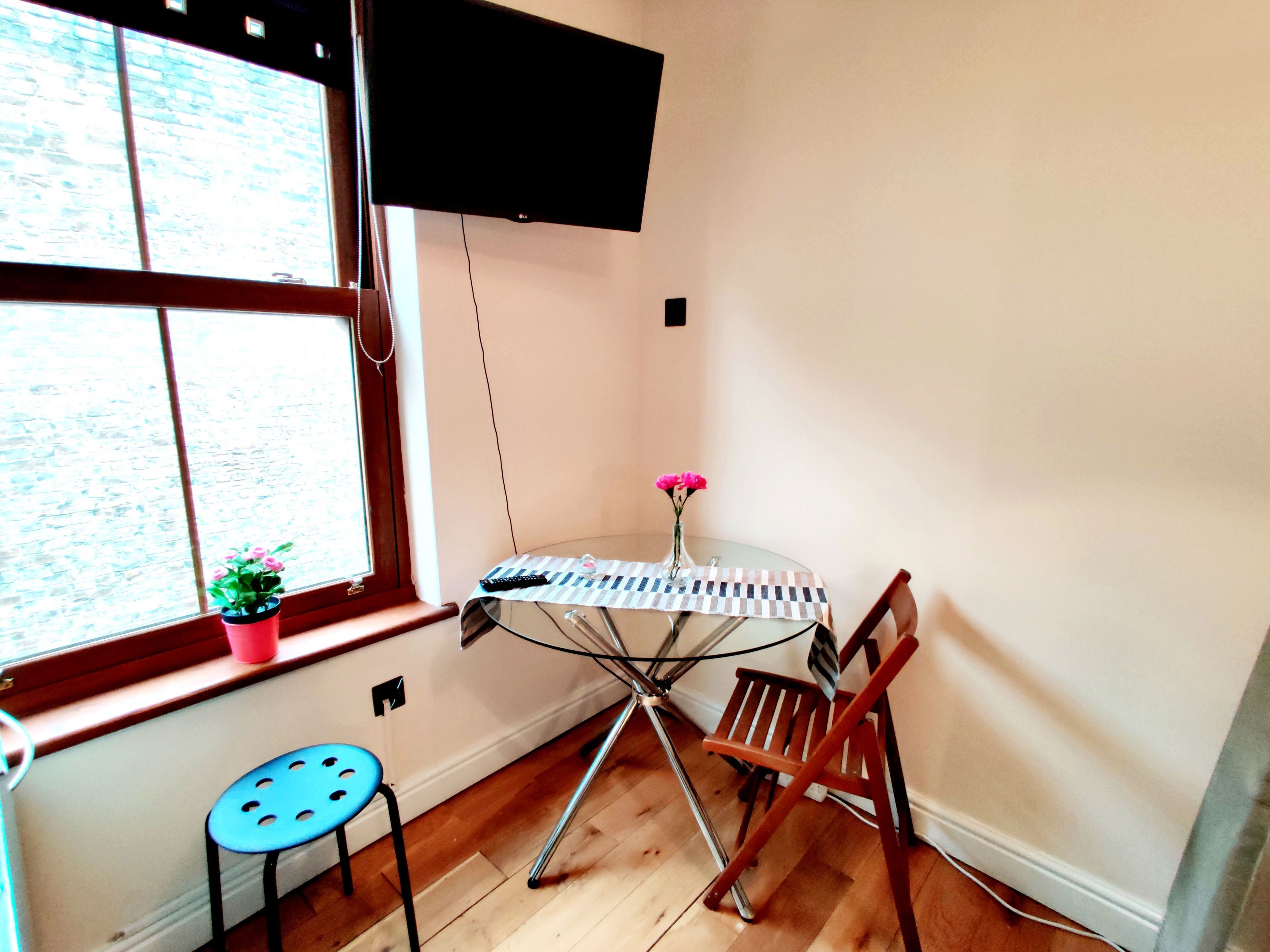 Tabla de planchar con plancha y wifi gratis 