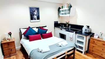 1 bedroom, iron/ironing board, free WiFi