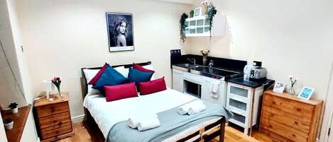 Kahden hengen deluxe-huone | 1 makuuhuone, silitysrauta/-lauta, ilmainen Wi-Fi