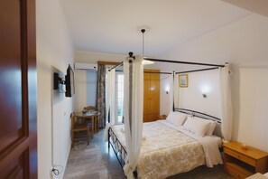 1 dormitori, planxa i posts de planxar, wifi i roba de llit 