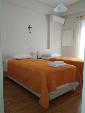 1 bedroom, in-room safe, WiFi, bed sheets - Maroula's House is clean,safe and affordable near the historic center of Athens (Kallithea)