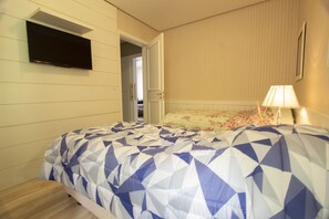 2 chambres, fer et planche à repasser, draps fournis