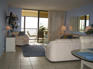 Télévision, lecteur de DVD, vidéothèque, chaîne hi-fi