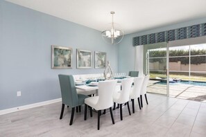 Ferienhaus | Essbereich im Zimmer