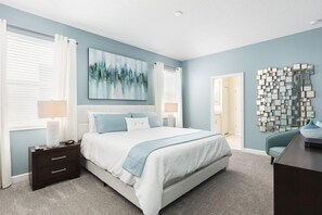 Talo | 8 makuuhuonetta, työpöytä, silitysrauta/-lauta, vauvan matkasänky