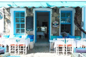 Free daily full breakfast - Adabeyi Tenedos (Bozcaada)