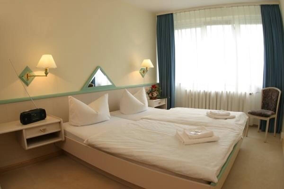 Double Room | Free cots/infant beds, rollaway beds, bed sheets