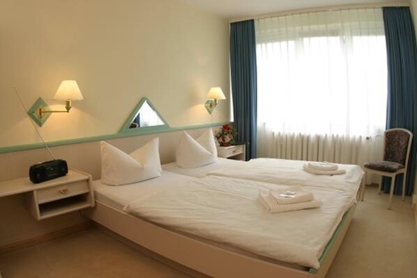 Double Room | Free cots/infant beds, rollaway beds, bed sheets - Ferienhotel Markersbach (Raschau-Markersbach)