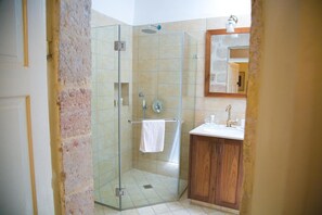 Regadera, regadera tipo lluvia, amenidades de baño gratuitas 