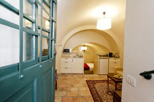 1 habitación, caja de seguridad en la habitación y muebles diferentes 