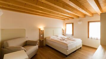 Familien-Dreibettzimmer, Hügelblick