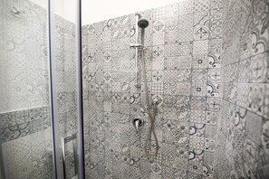 Bathroom shower - Bella Vista B&B (Noto)
