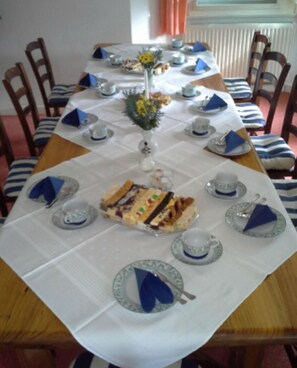 Bao gồm bữa sáng buffet hàng ngày 