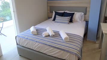 Minibar, individually decorated, individually furnished, desk